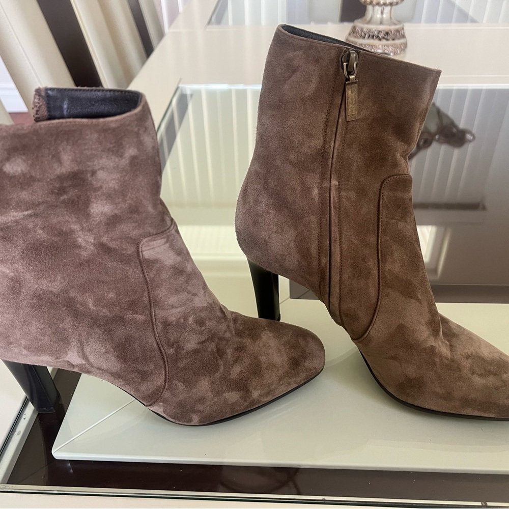I wore the boots only once and it’s in an excellent condition